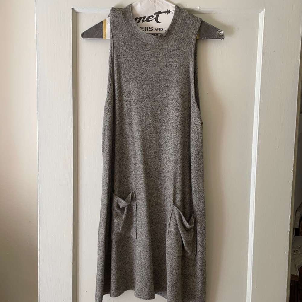 Cute gray dress with pockets!